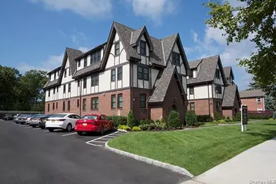 78 South Clinton Avenue #3B, Bay Shore, NY 11706 - Photo 1
