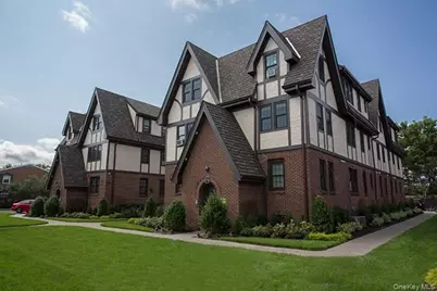 78 South Clinton Avenue #3B, Bay Shore, NY 11706 - Photo 2