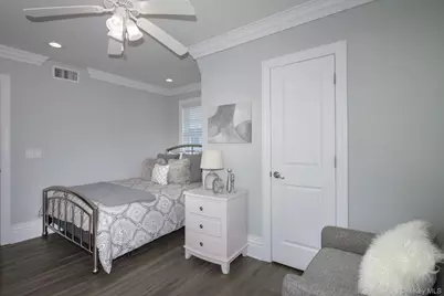 78 South Clinton Avenue #3B, Bay Shore, NY 11706 - Photo 8