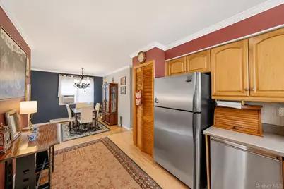 390 Blue Point Road, Farmingville, NY 11738 - Photo 10