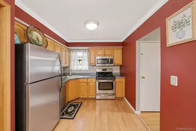 390 Blue Point Road, Farmingville, NY 11738 - Photo 8