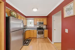 390 Blue Point Rd, Farmingville, NY 11738 - Photo 8