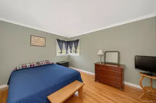 390 Blue Point Rd, Farmingville, NY 11738 - Photo 14