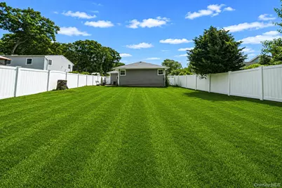 390 Blue Point Road, Farmingville, NY 11738 - Photo 28
