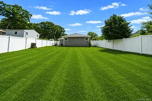 390 Blue Point Rd, Farmingville, NY 11738 - Photo 28