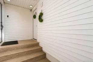229A Freeborn St, New York, NY 10306 - Photo 2