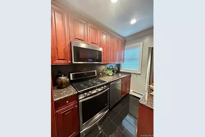 72 South Clinton Avenue #1B, Bay Shore, NY 11706 - Photo 2