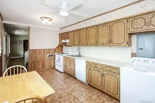 69 Corncrib Ln, Levittown, NY 11756 - Photo 8