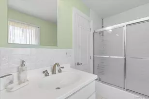 42 North Rd, Great Neck, NY 11024 - Photo 28