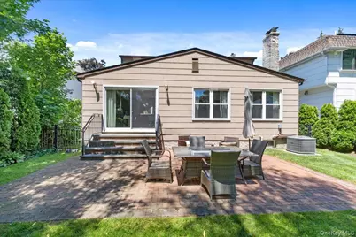 42 North Road, Great Neck, NY 11024 - Photo 38