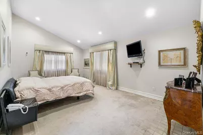 42 North Road, Great Neck, NY 11024 - Photo 22