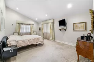 42 North Rd, Great Neck, NY 11024 - Photo 22