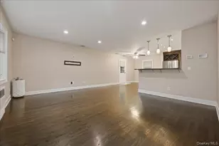 195 Scarcliffe Dr, Malverne, NY 11565 - Photo 4