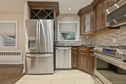 195 Scarcliffe Drive, Malverne, NY 11565 - Photo 14