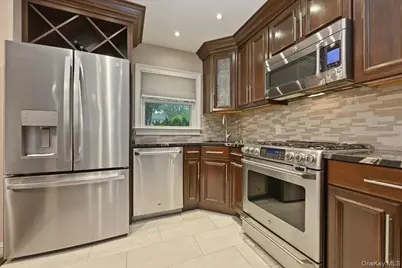195 Scarcliffe Drive, Malverne, NY 11565 - Photo 12