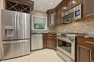 195 Scarcliffe Dr, Malverne, NY 11565 - Photo 12