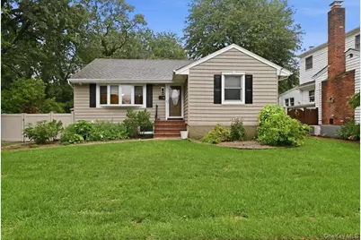 195 Scarcliffe Drive, Malverne, NY 11565 - Photo 2