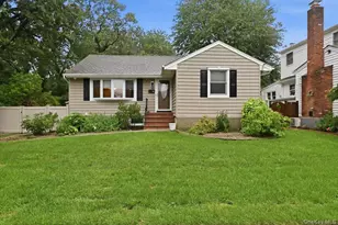 195 Scarcliffe Dr, Malverne, NY 11565 - Photo 2