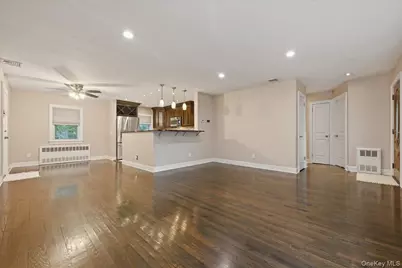 195 Scarcliffe Drive, Malverne, NY 11565 - Photo 6