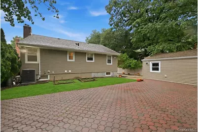 195 Scarcliffe Drive, Malverne, NY 11565 - Photo 34