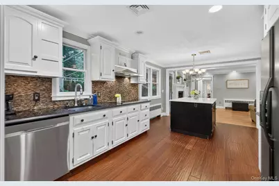 27 Longwood Drive, South Huntington, NY 11746 - Photo 12