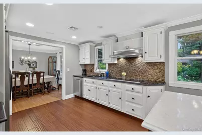 27 Longwood Drive, South Huntington, NY 11746 - Photo 14