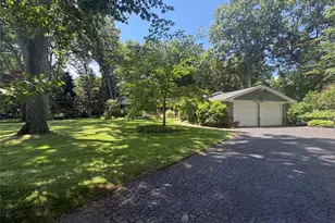 27 Longwood Dr, South Huntington, NY 11746 - Photo 2