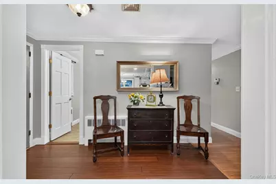 27 Longwood Drive, South Huntington, NY 11746 - Photo 4