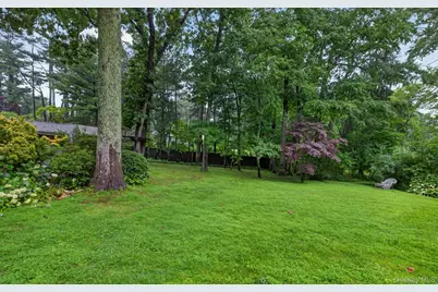27 Longwood Drive, South Huntington, NY 11746 - Photo 32