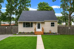 119 Parkwood Dr, Shirley, NY 11967 - Photo 2