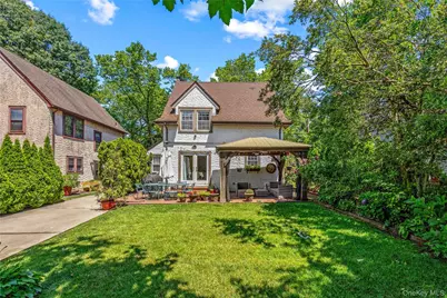 82 Superior Road, Floral Park, NY 11001 - Photo 16