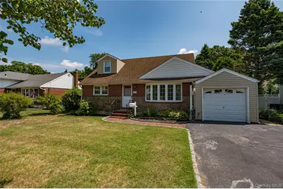 21 Langdon Road, Farmingdale, NY 11735 - Photo 2
