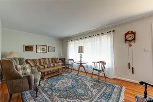 21 Langdon Rd, Farmingdale, NY 11735 - Photo 8