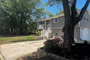 105 Barber, Brentwood, NY 11717 - Photo 2