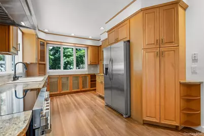 121 Walworth Avenue, Scarsdale, NY 10583 - Photo 10