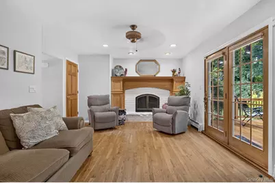8 Tuscan Court, Huntington, NY 11746 - Photo 4