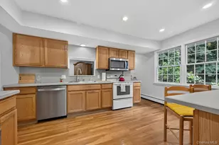 8 Tuscan Ct, Huntington, NY 11746 - Photo 6