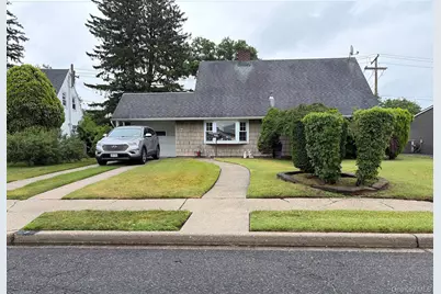 7 Mockingbird Lane, Levittown, NY 11756 - Photo 2