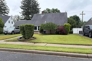 7 Mockingbird Ln, Levittown, NY 11756 - Photo 4