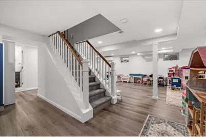2184 Seneca Drive S, Merrick, NY 11566 - Photo 32