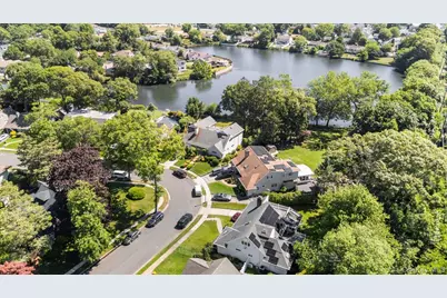 2184 Seneca Drive S, Merrick, NY 11566 - Photo 44