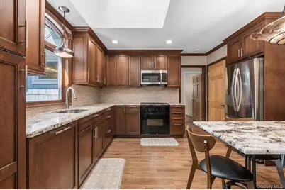 2184 Seneca Drive S, Merrick, NY 11566 - Photo 10