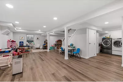 2184 Seneca Drive S, Merrick, NY 11566 - Photo 36