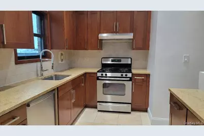 240-29 70 Avenue #2, Douglaston, NY 11362 - Photo 2