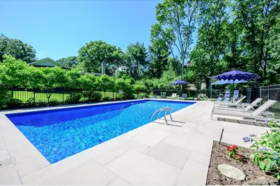 225 Laurel Lane, Syosset, NY 11791 - Photo 32
