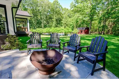 225 Laurel Lane, Syosset, NY 11791 - Photo 36