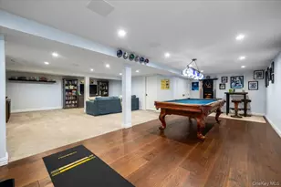 225 Laurel Ln, Syosset, NY 11791 - Photo 28