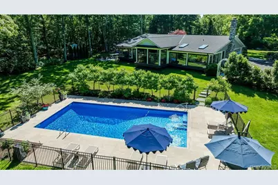 225 Laurel Lane, Syosset, NY 11791 - Photo 30