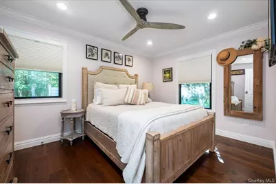 225 Laurel Lane, Syosset, NY 11791 - Photo 24