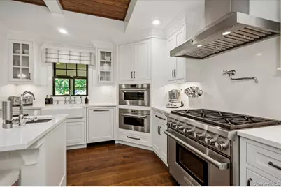225 Laurel Lane, Syosset, NY 11791 - Photo 8